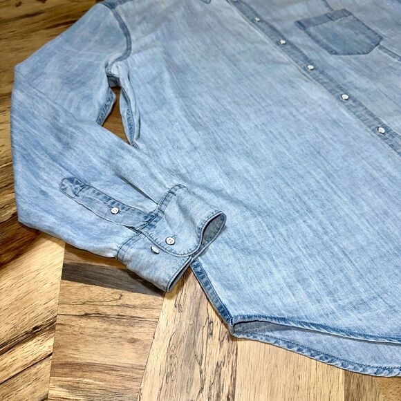 DL1961 TENCEL Light Blue Chambray Button-Down Shirt Women's Size Large RARE D/C - Picture 9 of 13